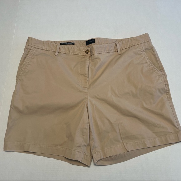 Talbots 7” khaki short. Size 16w. (1004) - Picture 1 of 4